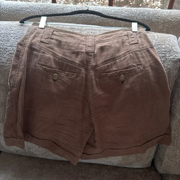 Women’s Burberry linen shorts